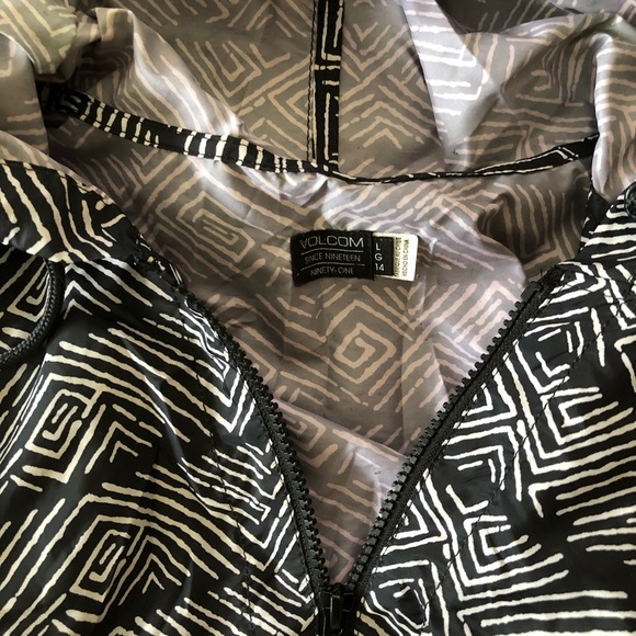 Volcom rain jacket - Picture 2 of 3